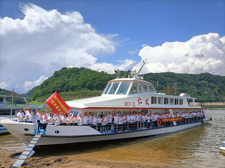 德惠市教育系统“践行初心使命 赓续共产党人精神血脉”主题党日活动